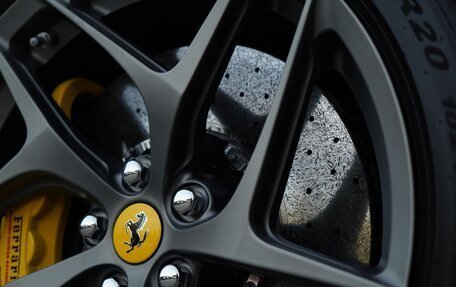 Ferrari 812, 2018 год, 35 000 000 рублей, 17 фотография