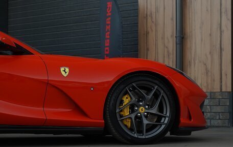 Ferrari 812, 2018 год, 35 000 000 рублей, 14 фотография