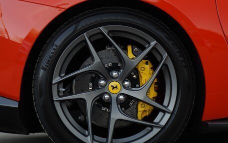 Ferrari 812, 2018 год, 35 000 000 рублей, 21 фотография
