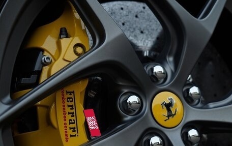 Ferrari 812, 2018 год, 35 000 000 рублей, 16 фотография