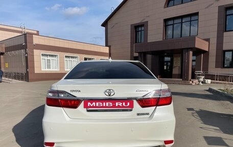Toyota Camry, 2017 год, 2 700 000 рублей, 4 фотография