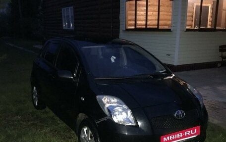 Toyota Yaris III рестайлинг, 2007 год, 630 000 рублей, 3 фотография