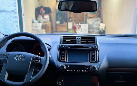 Toyota Land Cruiser Prado 150 рестайлинг 2, 2014 год, 3 780 000 рублей, 10 фотография