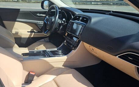 Jaguar XE I рестайлинг, 2017 год, 2 500 000 рублей, 9 фотография