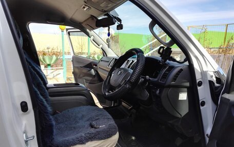 Toyota HiAce H200, 2014 год, 3 900 000 рублей, 17 фотография