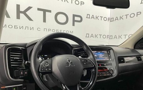 Mitsubishi Outlander III рестайлинг 3, 2019 год, 2 429 000 рублей, 13 фотография