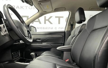 Mitsubishi Outlander III рестайлинг 3, 2019 год, 2 429 000 рублей, 14 фотография