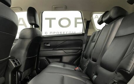 Mitsubishi Outlander III рестайлинг 3, 2019 год, 2 429 000 рублей, 15 фотография