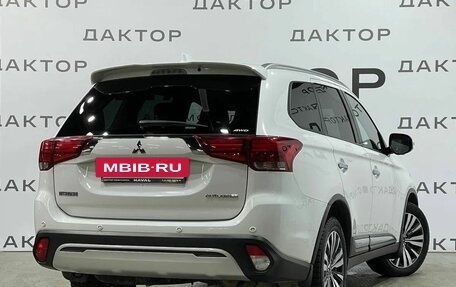 Mitsubishi Outlander III рестайлинг 3, 2019 год, 2 429 000 рублей, 4 фотография