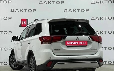 Mitsubishi Outlander III рестайлинг 3, 2019 год, 2 429 000 рублей, 6 фотография