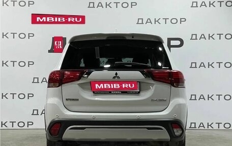 Mitsubishi Outlander III рестайлинг 3, 2019 год, 2 429 000 рублей, 5 фотография