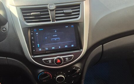Hyundai Solaris II рестайлинг, 2011 год, 650 000 рублей, 7 фотография