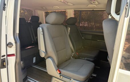 Volkswagen Multivan T6 рестайлинг, 2016 год, 4 500 000 рублей, 14 фотография