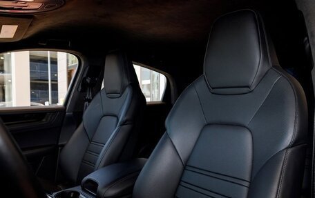 Porsche Cayenne III, 2024 год, 28 000 000 рублей, 14 фотография