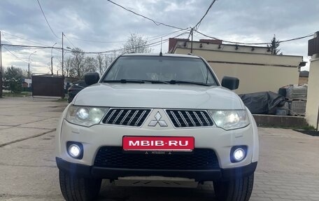 Mitsubishi Pajero Sport II рестайлинг, 2012 год, 1 590 000 рублей, 2 фотография