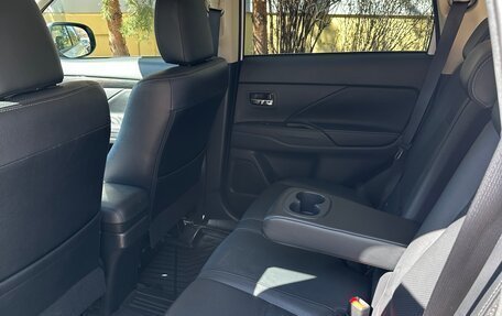 Mitsubishi Outlander III рестайлинг 3, 2018 год, 2 800 000 рублей, 19 фотография