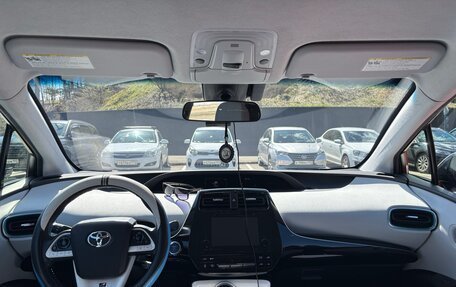 Toyota Prius IV XW50, 2018 год, 2 240 000 рублей, 2 фотография