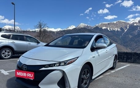 Toyota Prius IV XW50, 2018 год, 2 240 000 рублей, 7 фотография