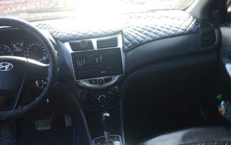 Hyundai Solaris II рестайлинг, 2011 год, 600 000 рублей, 2 фотография