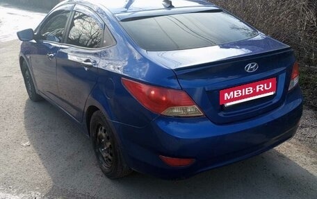 Hyundai Solaris II рестайлинг, 2011 год, 600 000 рублей, 3 фотография