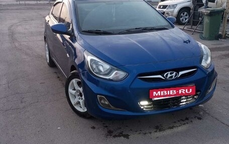 Hyundai Solaris II рестайлинг, 2011 год, 600 000 рублей, 4 фотография