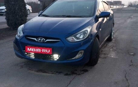 Hyundai Solaris II рестайлинг, 2011 год, 600 000 рублей, 8 фотография