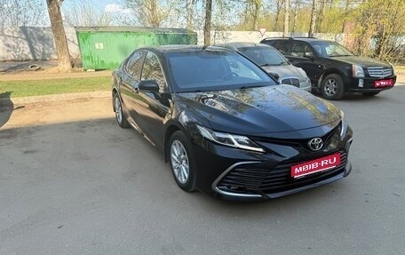 Toyota Camry, 2021 год, 2 600 000 рублей, 1 фотография