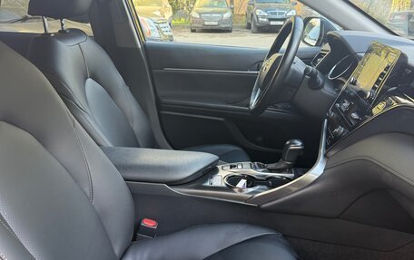 Toyota Camry, 2021 год, 2 600 000 рублей, 2 фотография