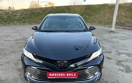 Toyota Camry, 2019 год, 3 200 000 рублей, 2 фотография