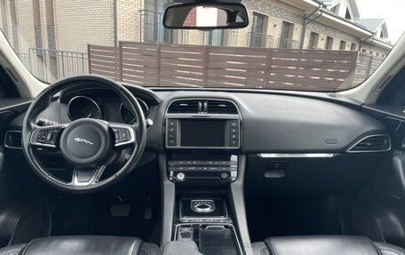 Jaguar F-Pace, 2018 год, 2 990 000 рублей, 18 фотография