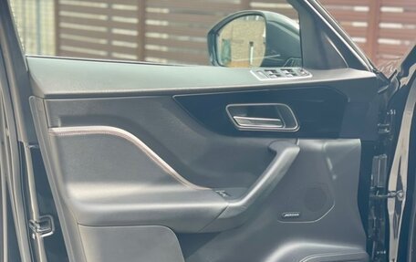 Jaguar F-Pace, 2018 год, 2 990 000 рублей, 27 фотография