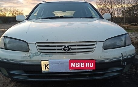 Toyota Camry, 1998 год, 303 000 рублей, 3 фотография