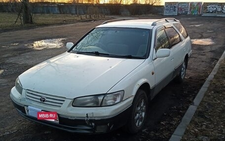 Toyota Camry, 1998 год, 303 000 рублей, 2 фотография