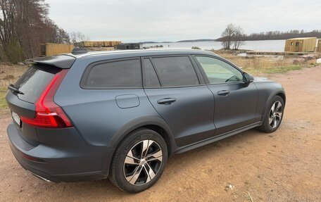 Volvo V60 Cross Country II, 2021 год, 3 950 000 рублей, 5 фотография