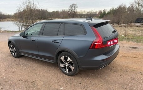 Volvo V60 Cross Country II, 2021 год, 3 950 000 рублей, 4 фотография