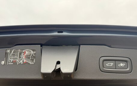 Volvo V60 Cross Country II, 2021 год, 3 950 000 рублей, 15 фотография