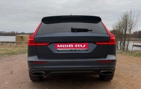 Volvo V60 Cross Country II, 2021 год, 3 950 000 рублей, 10 фотография