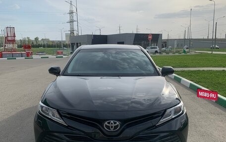 Toyota Camry, 2018 год, 2 630 000 рублей, 3 фотография