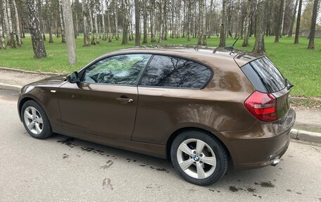 BMW 1 серия, 2009 год, 900 000 рублей, 2 фотография