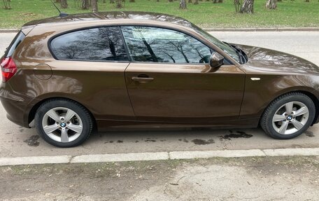 BMW 1 серия, 2009 год, 900 000 рублей, 4 фотография