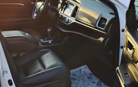 Toyota Highlander III, 2014 год, 2 590 000 рублей, 7 фотография