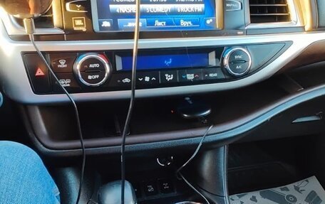 Toyota Highlander III, 2014 год, 2 590 000 рублей, 17 фотография