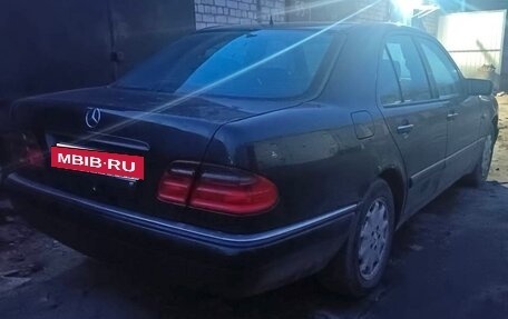 Mercedes-Benz E-Класс, 1999 год, 560 000 рублей, 3 фотография