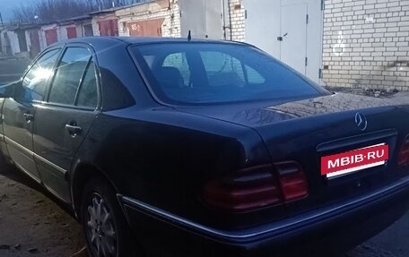 Mercedes-Benz E-Класс, 1999 год, 560 000 рублей, 4 фотография