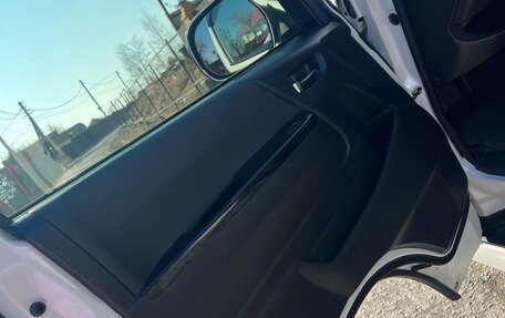 Toyota HiAce H200, 2015 год, 4 545 000 рублей, 2 фотография