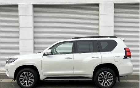 Toyota Land Cruiser Prado 150 рестайлинг 2, 2021 год, 3 800 000 рублей, 4 фотография