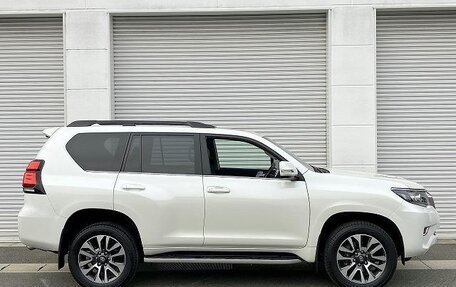 Toyota Land Cruiser Prado 150 рестайлинг 2, 2021 год, 3 800 000 рублей, 5 фотография