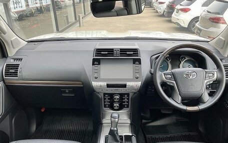Toyota Land Cruiser Prado 150 рестайлинг 2, 2021 год, 3 800 000 рублей, 10 фотография