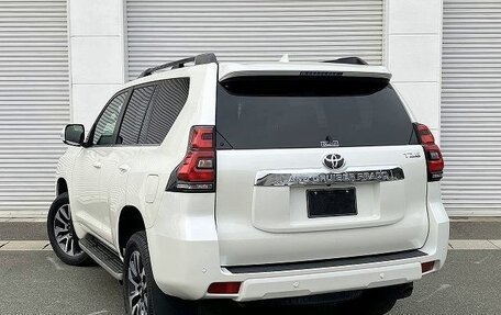 Toyota Land Cruiser Prado 150 рестайлинг 2, 2021 год, 3 800 000 рублей, 8 фотография