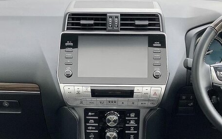 Toyota Land Cruiser Prado 150 рестайлинг 2, 2021 год, 3 800 000 рублей, 13 фотография